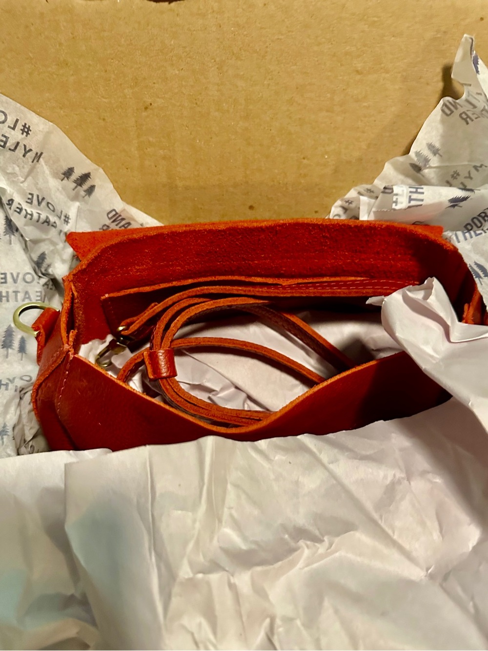 LARGE New Portland Leather Monaco Chili Red Leather Crossbody Premium with Tag - Picture 7 of 14